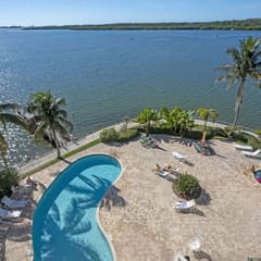 Bay View, Pool, 5 min St Pete Beach @ Dolphin Bay