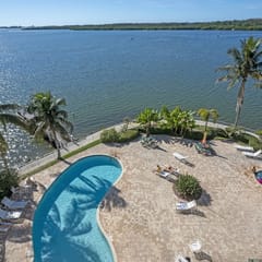 Sand Dollar Point - Pool, Bay, Hot Tub, 10 min to beach