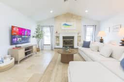 8 min Beach, Hot Tub, Pool & Games @ Snook Haven