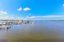 Sand Dollar Point - Pool, Bay, Hot Tub, 10 min to beach - Image 2
