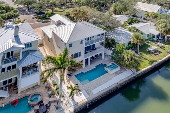 Heated Pool, Spa and Fun at Ocean Shore Retreat
