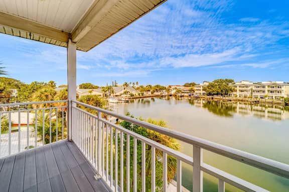 Heated Pool, Spa and Fun at Ocean Shore Retreat