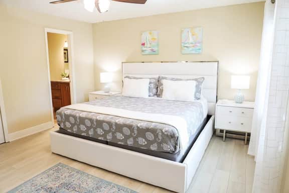 Top Balcony, Pool, 5 min to Beach @Sunnyside Palms