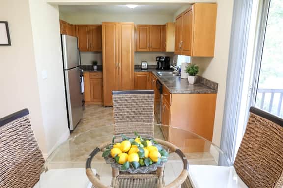 Top Balcony, Pool, 5 min to Beach @Sunnyside Palms