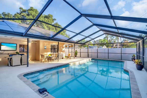 Balay Clearwater: Heated Pool, Grill, 15 min Beach