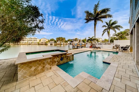 Heated Pool, Spa and Fun at Ocean Shore Retreat