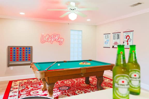 Pool Table, Minigolf, Games @ Pondside FunHouse