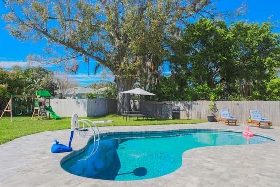 Pool, Playset, 15 min to Pier 60 @ Cove Cay Oasis