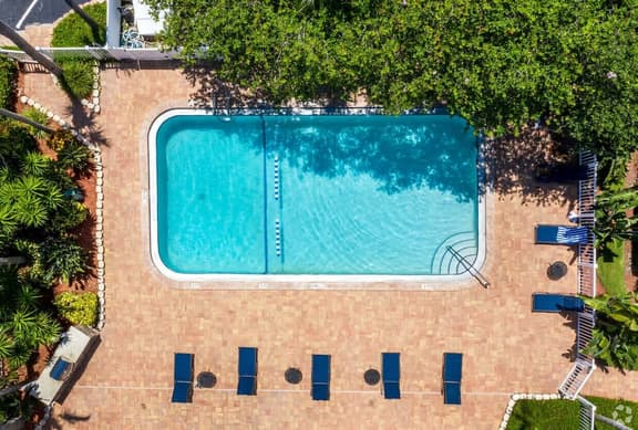 Top Balcony, Pool, 5 min to Beach @Sunnyside Palms