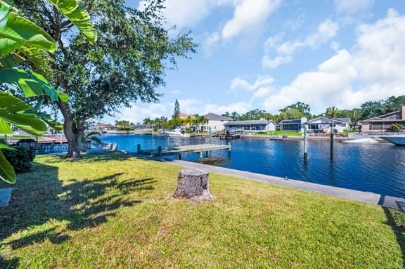 Waterfront, Fishing, Firepit @ The Pier Cottage