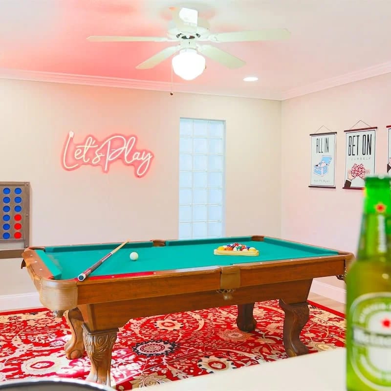 Pool Table, Minigolf, Games @ Pondside FunHouse